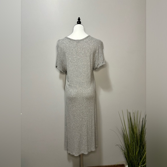 Kismet long teeshirt dress with side slits. Asymmetrical. Size large. Light grey - Picture 7 of 7